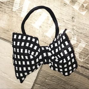 Black/ white checker bow